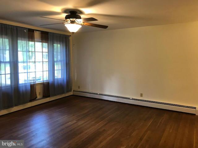 16428 Forrest Road King George, VA 22485 - Photo 3 of 23 Living Room