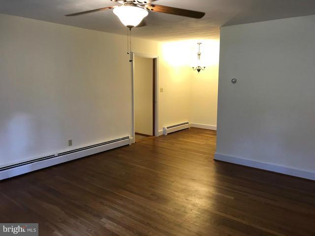 16428 Forrest Road King George, VA 22485 - Photo 4 of 23 Living Room