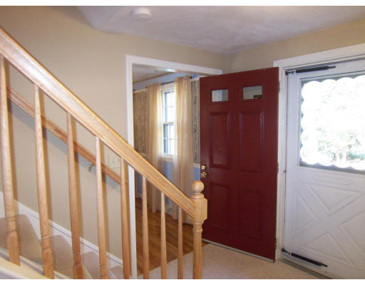 18 Forest Road Foxboro, MA 02035 - Photo 4 of 30 Gallery Image 4