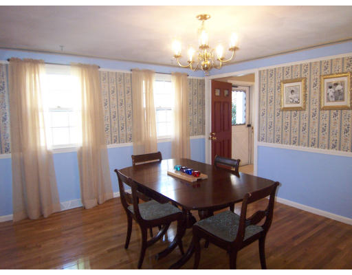 18 Forest Road Foxboro, MA 02035 - Photo 8 of 30 Gallery Image 8