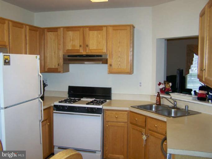 4446 Kentford Road Owings Mills, MD 21117 - Photo 11 of 27 Kitchen