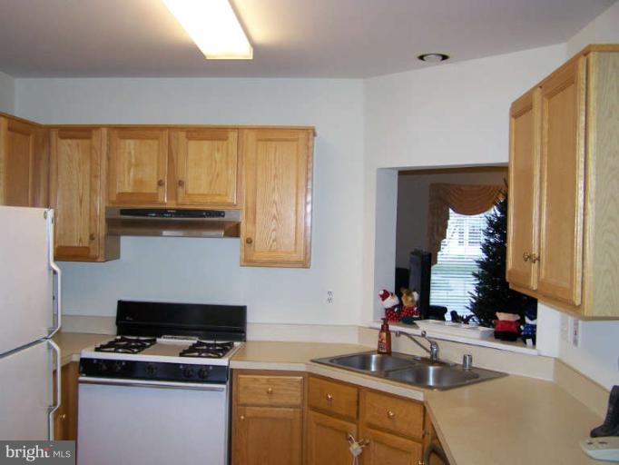 4446 Kentford Road Owings Mills, MD 21117 - Photo 3 of 27 Kitchen