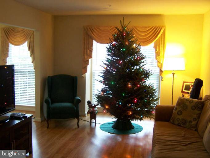 4446 Kentford Road Owings Mills, MD 21117 - Photo 4 of 27 Living Room