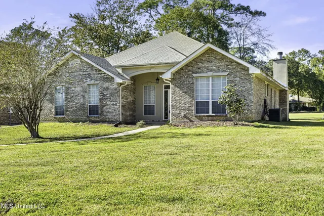 $2,200 | 56129 East Diamondhead Drive, Diamondhead, MS 39525