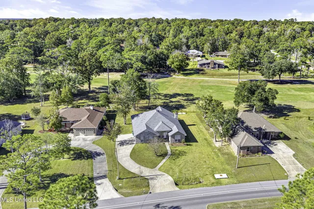 $2,200 | 56129 East Diamondhead Drive, Diamondhead, MS 39525