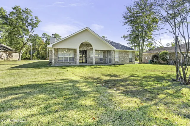 $2,200 | 56129 East Diamondhead Drive, Diamondhead, MS 39525