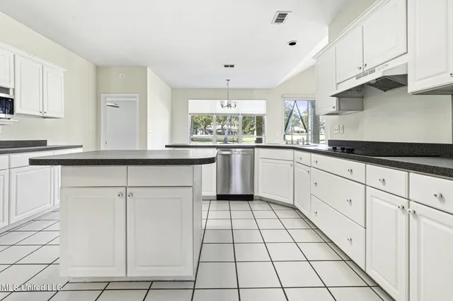 $2,200 | 56129 East Diamondhead Drive, Diamondhead, MS 39525