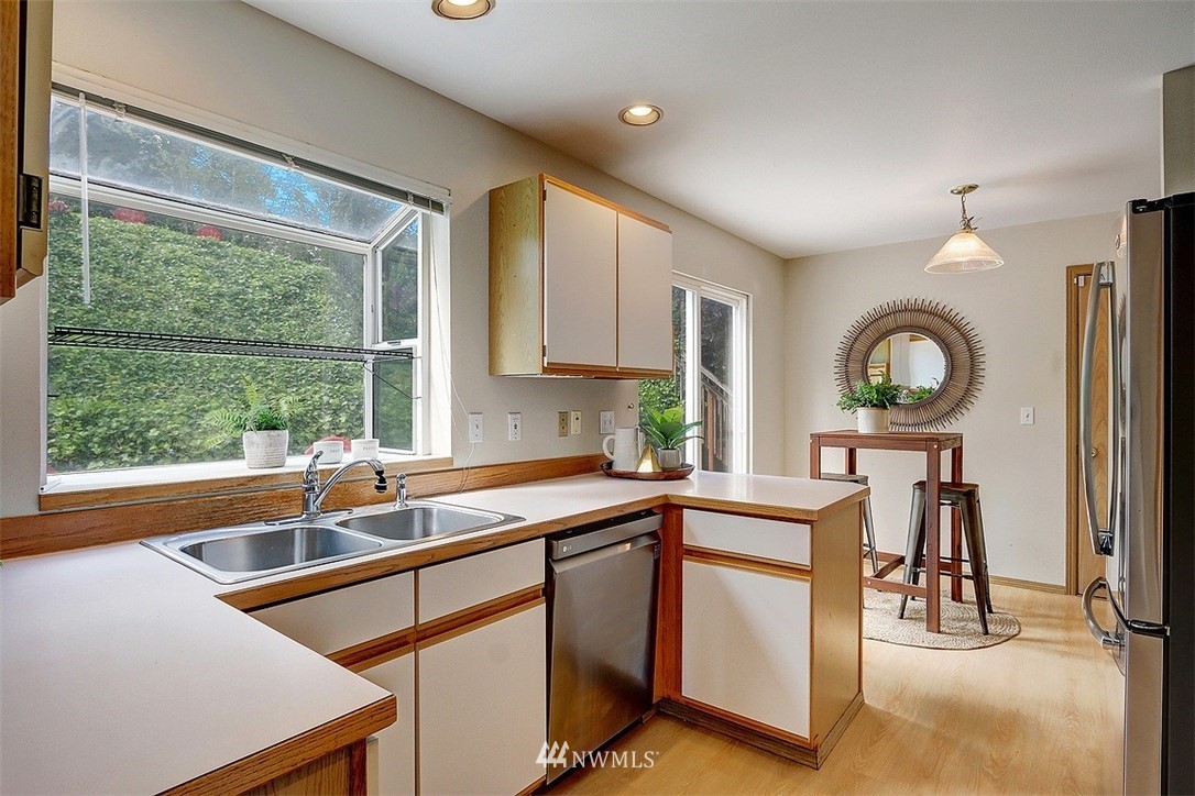 12231 Northeast 169th Street Bothell, WA 98011 - Photo 8 of 28 Gallery Image 8
