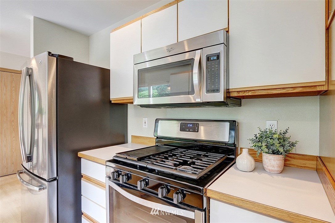 12231 Northeast 169th Street Bothell, WA 98011 - Photo 9 of 28 Gallery Image 9