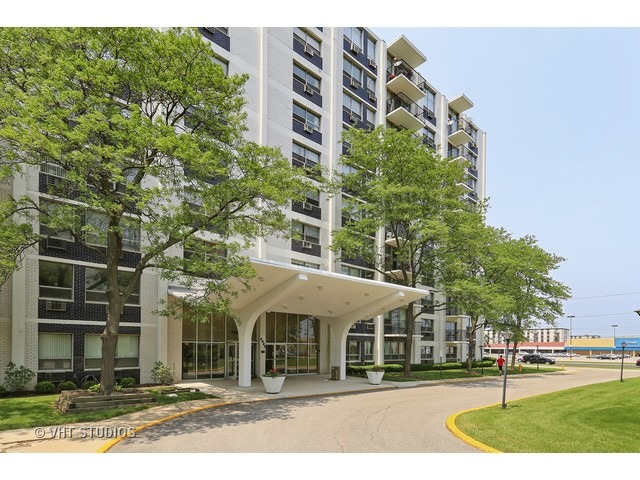9009 West Golf Road, Unit 8F Des Plaines, IL 60016 - Photo 1 of 10