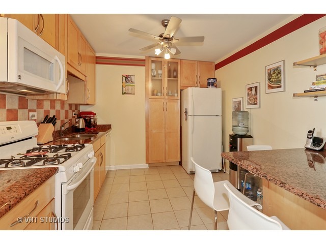 9009 West Golf Road, Unit 8F Des Plaines, IL 60016 - Photo 3 of 10