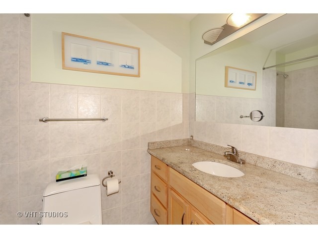 9009 West Golf Road, Unit 8F Des Plaines, IL 60016 - Photo 8 of 10