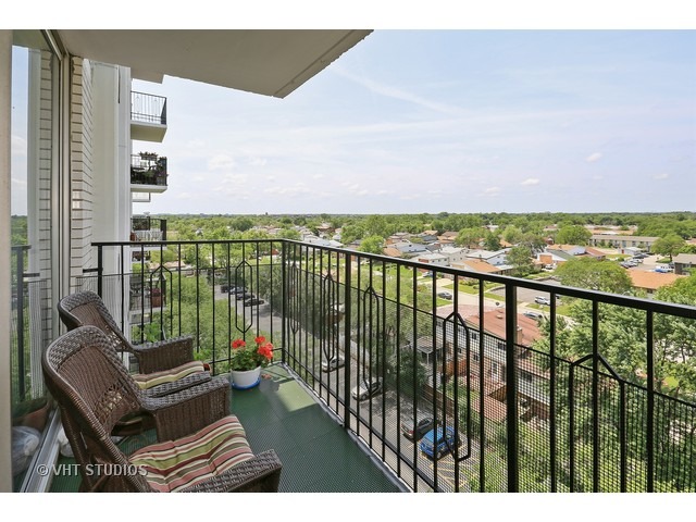 9009 West Golf Road, Unit 8F Des Plaines, IL 60016 - Photo 9 of 10