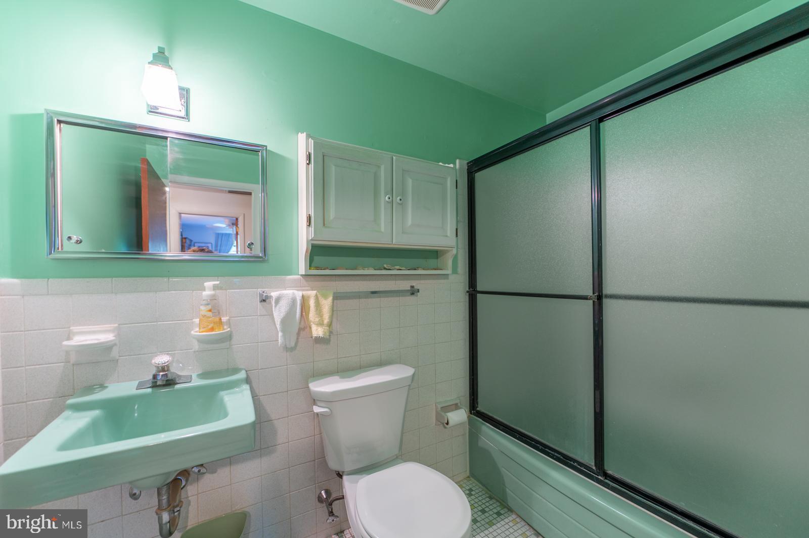 127 Deerfield Road Broomall, PA 19008 - Photo 28 of 78 Full Bath of Hallway