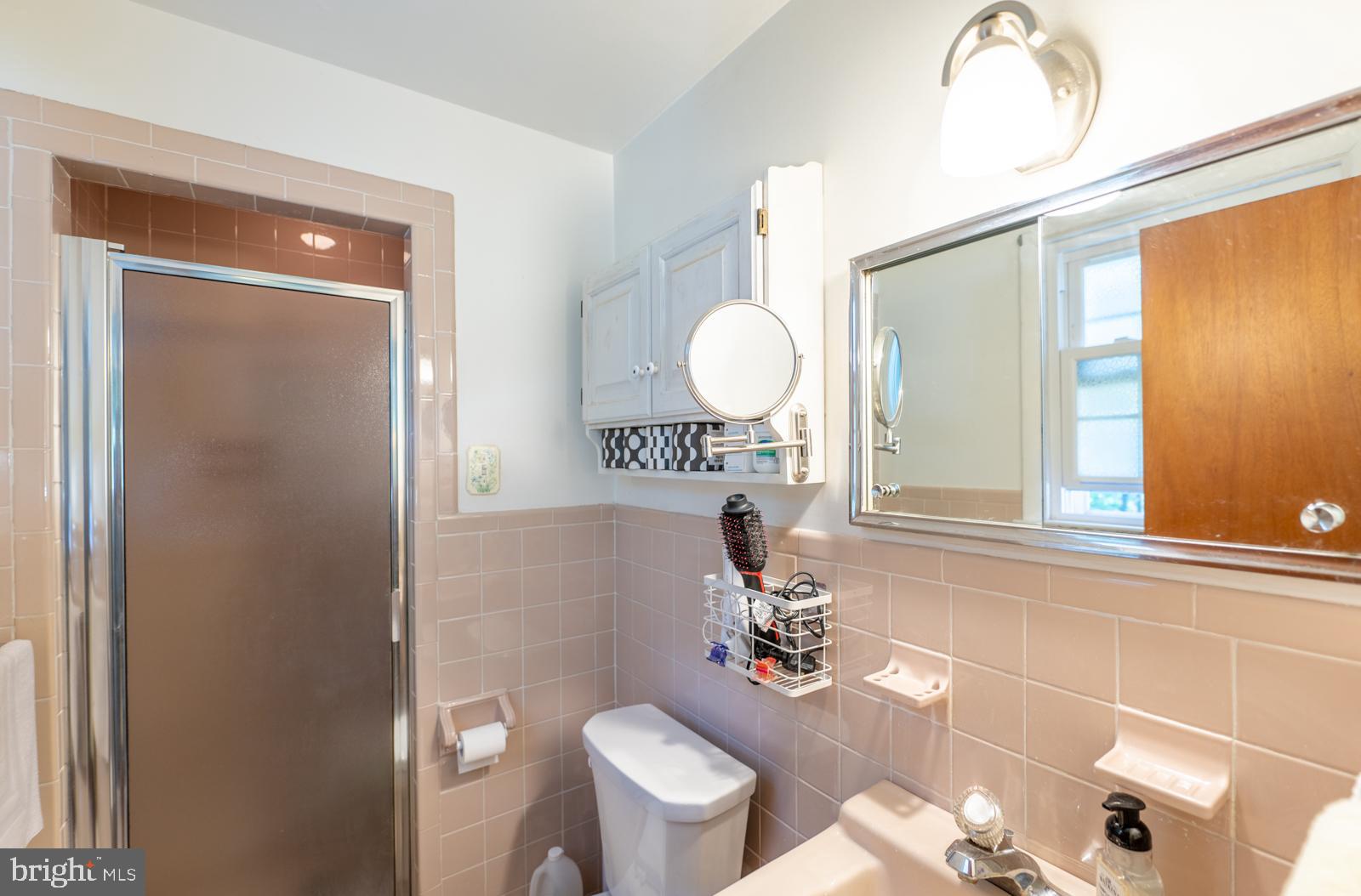127 Deerfield Road Broomall, PA 19008 - Photo 36 of 78 Full Bath off main bedroom