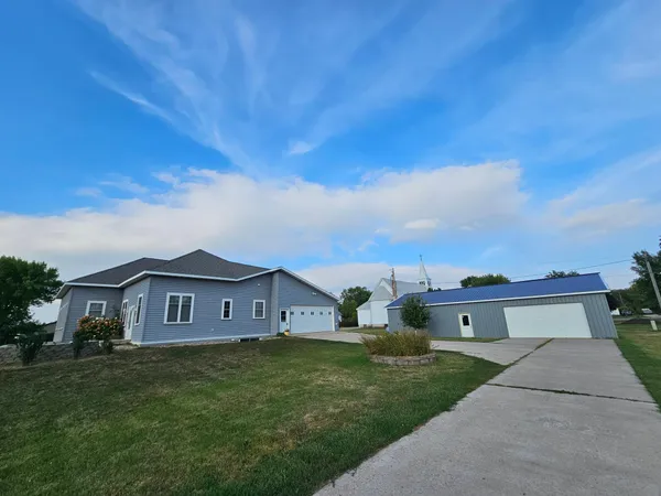 $330,000 | 205 North 1st Street, Fairmount, ND 58030
