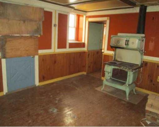 826 Parkwood Road Pittsburgh, PA 15210 - Photo 6 of 9 a view of a storage & utility room