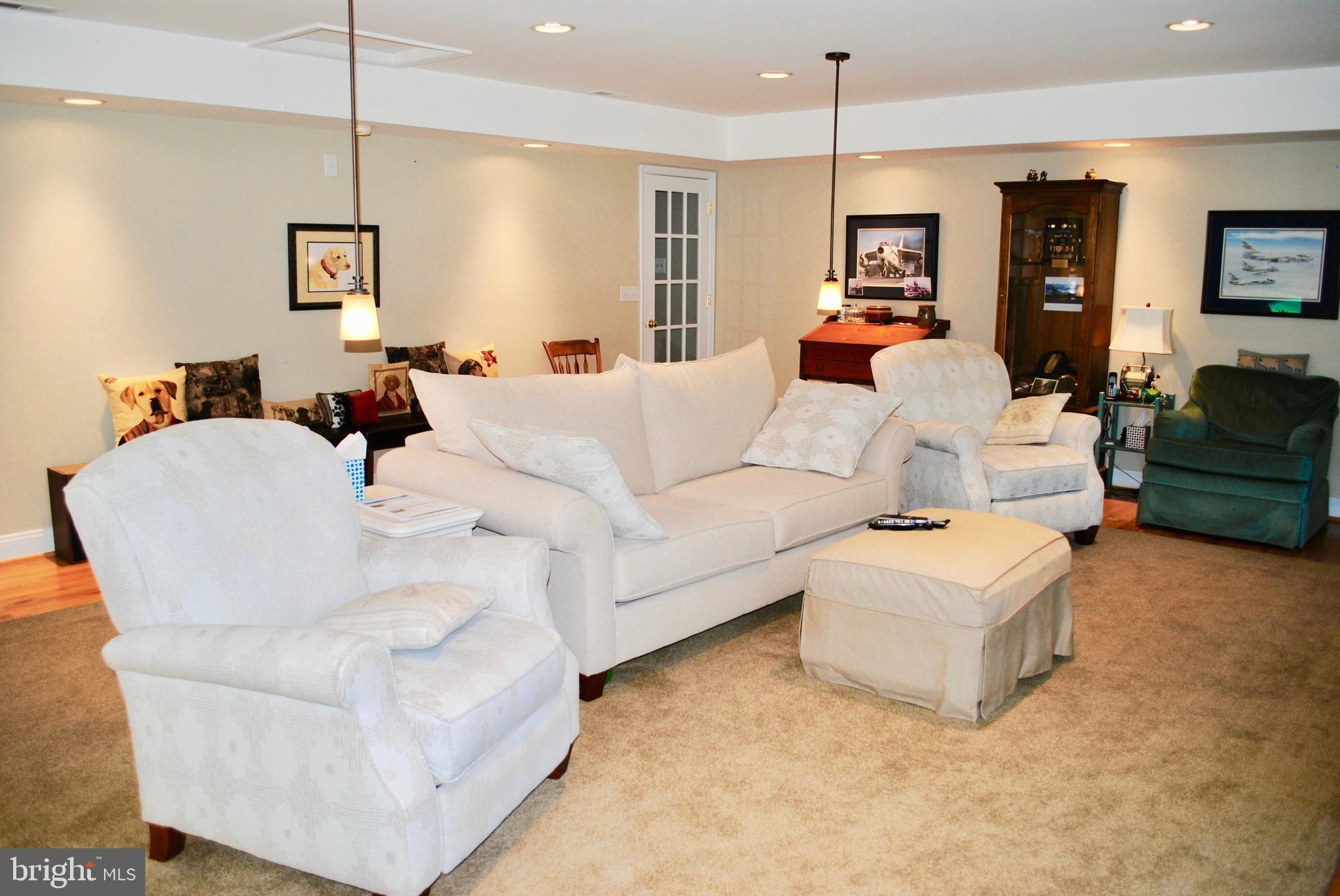 1423 Autumn Leaf Road Baltimore, MD 21286 - Photo 14 of 24 Family Room