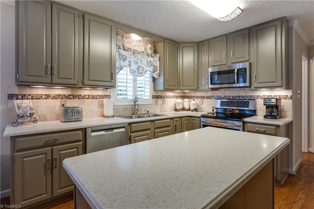 100 Burrows Road Jamestown, NC 27282 - Photo 8 of 30 Gallery Image 8