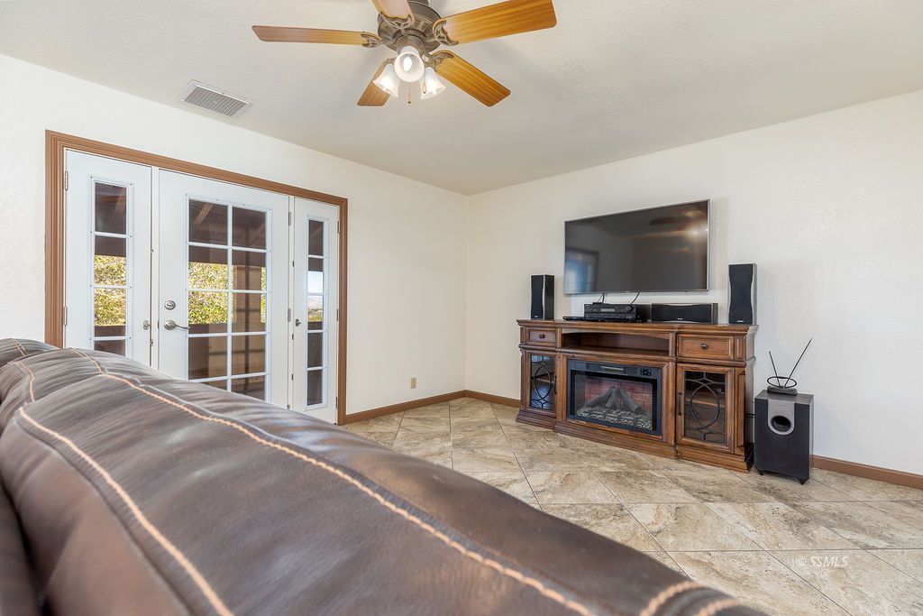 647 East Springer Avenue Ridgecrest, CA 93555 - Photo 11 of 43 Gallery Image 11