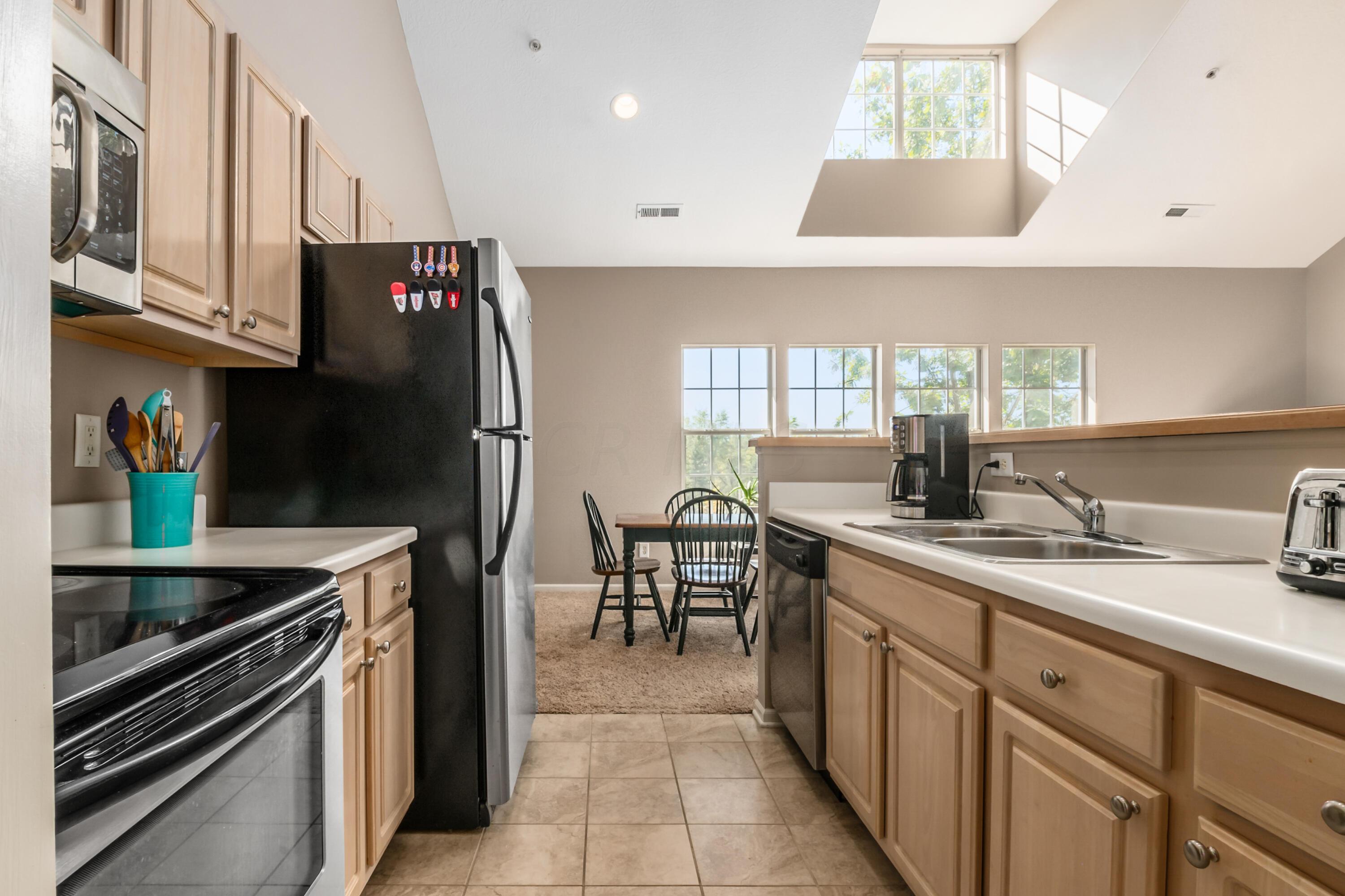 6142 Inishmore Lane Dublin, OH 43017 - Photo 12 of 22 Kitchen 6142 Inishmore Ln