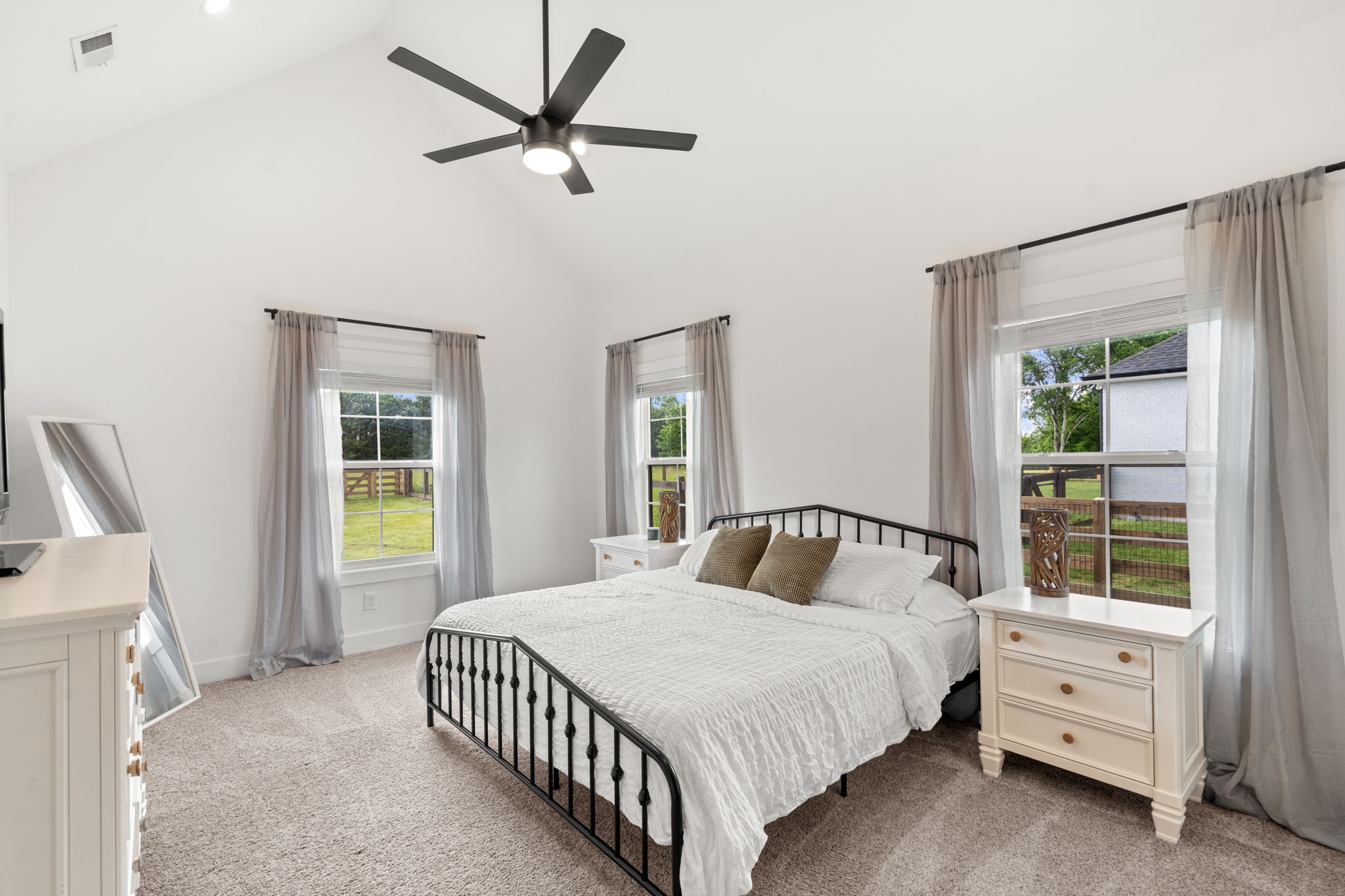 6560 Murfreesboro Road Lebanon, TN 37090 - Photo 18 of 43 a bedroom with a bed and a large window
