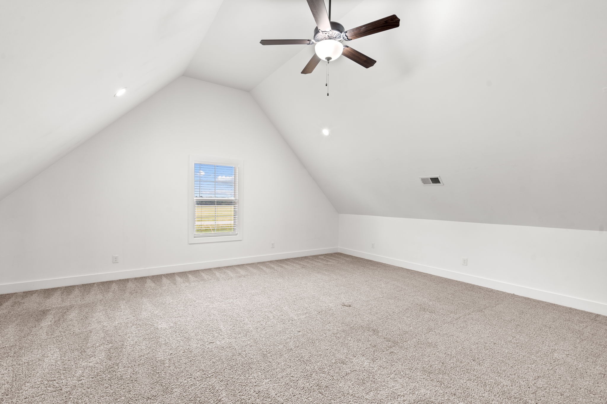 6560 Murfreesboro Road Lebanon, TN 37090 - Photo 30 of 43 an empty room with a ceiling fan and a window