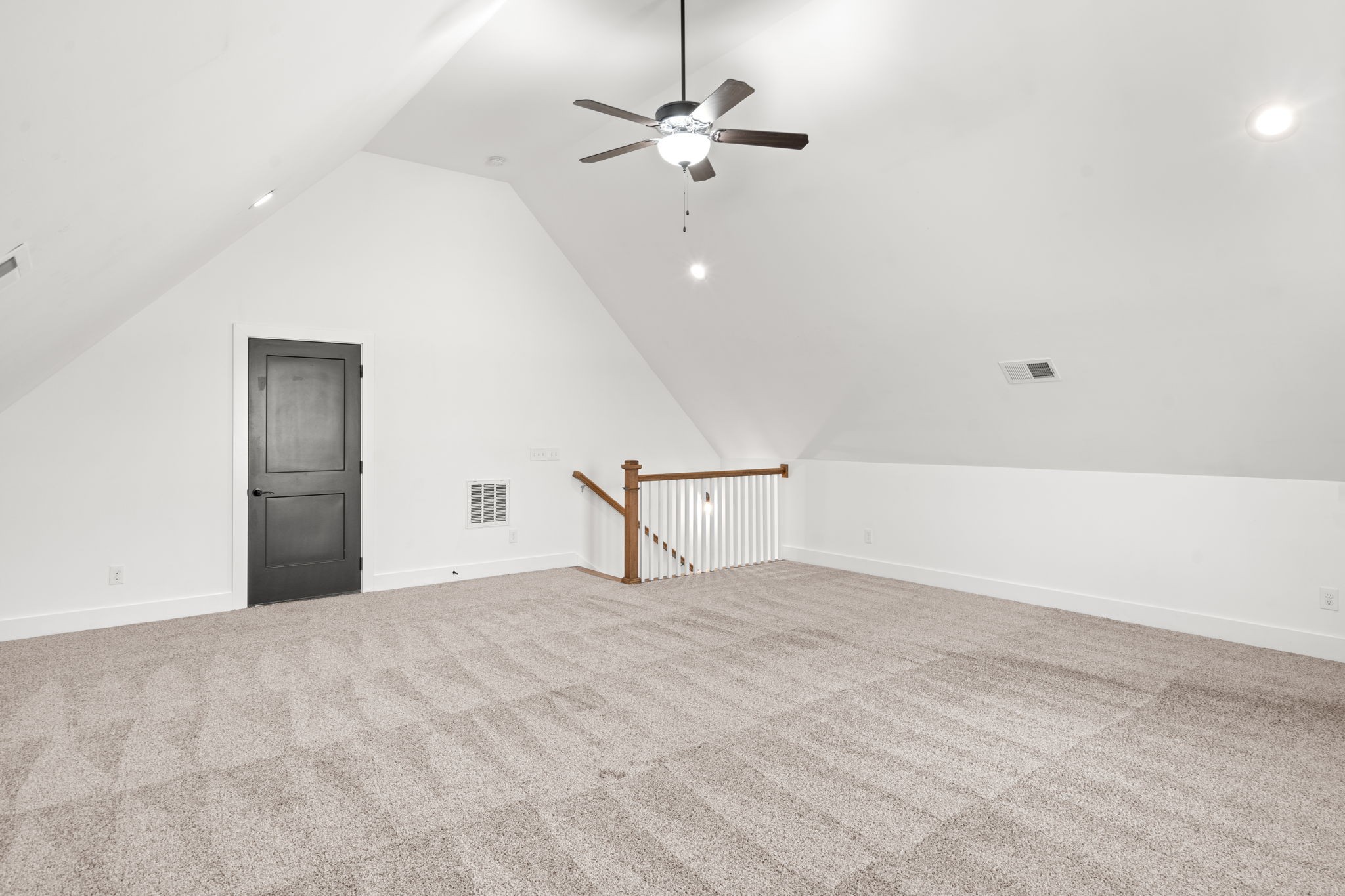 6560 Murfreesboro Road Lebanon, TN 37090 - Photo 32 of 43 a view of an empty room with a ceiling fan