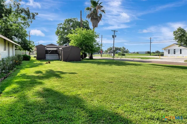 a view of a fountain in front of a house