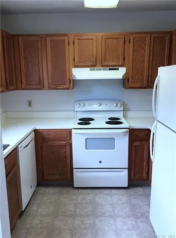 $1,995 | 124 Coalpit Hill Road, Unit 73, Danbury, CT 06810