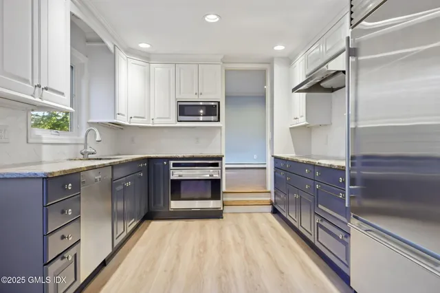 $15,000 | 35 Turner Drive, Greenwich, CT 06831