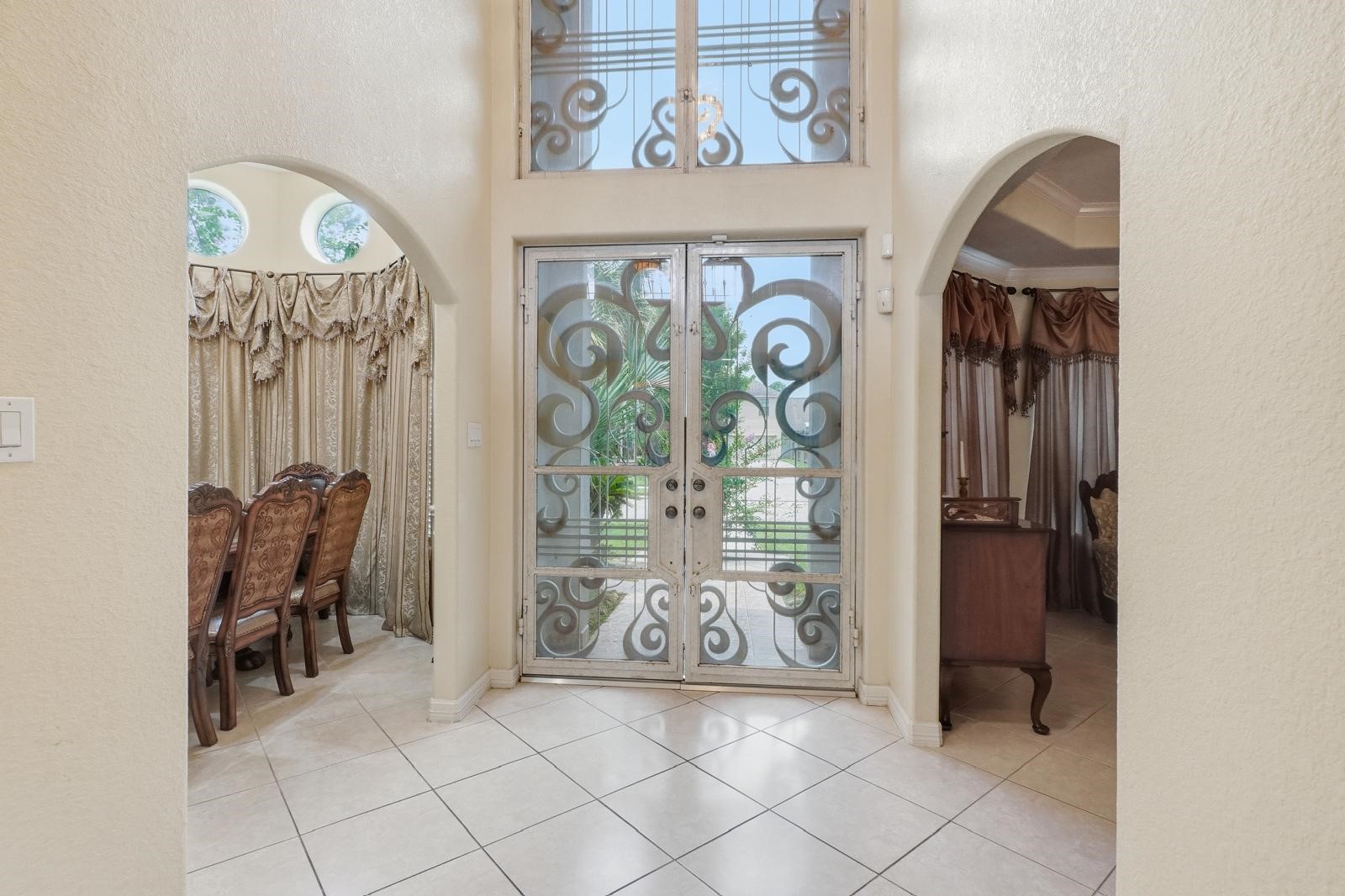 247 Old Spring Lane Houston, TX 77015 - Photo 3 of 25 a view of front door with entryway