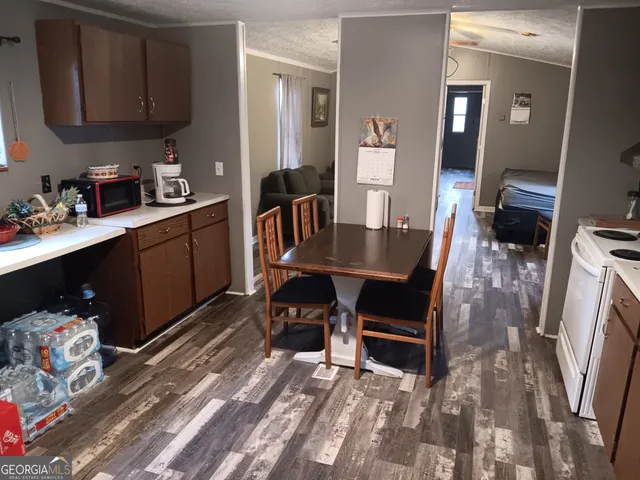 a house view with backyard space