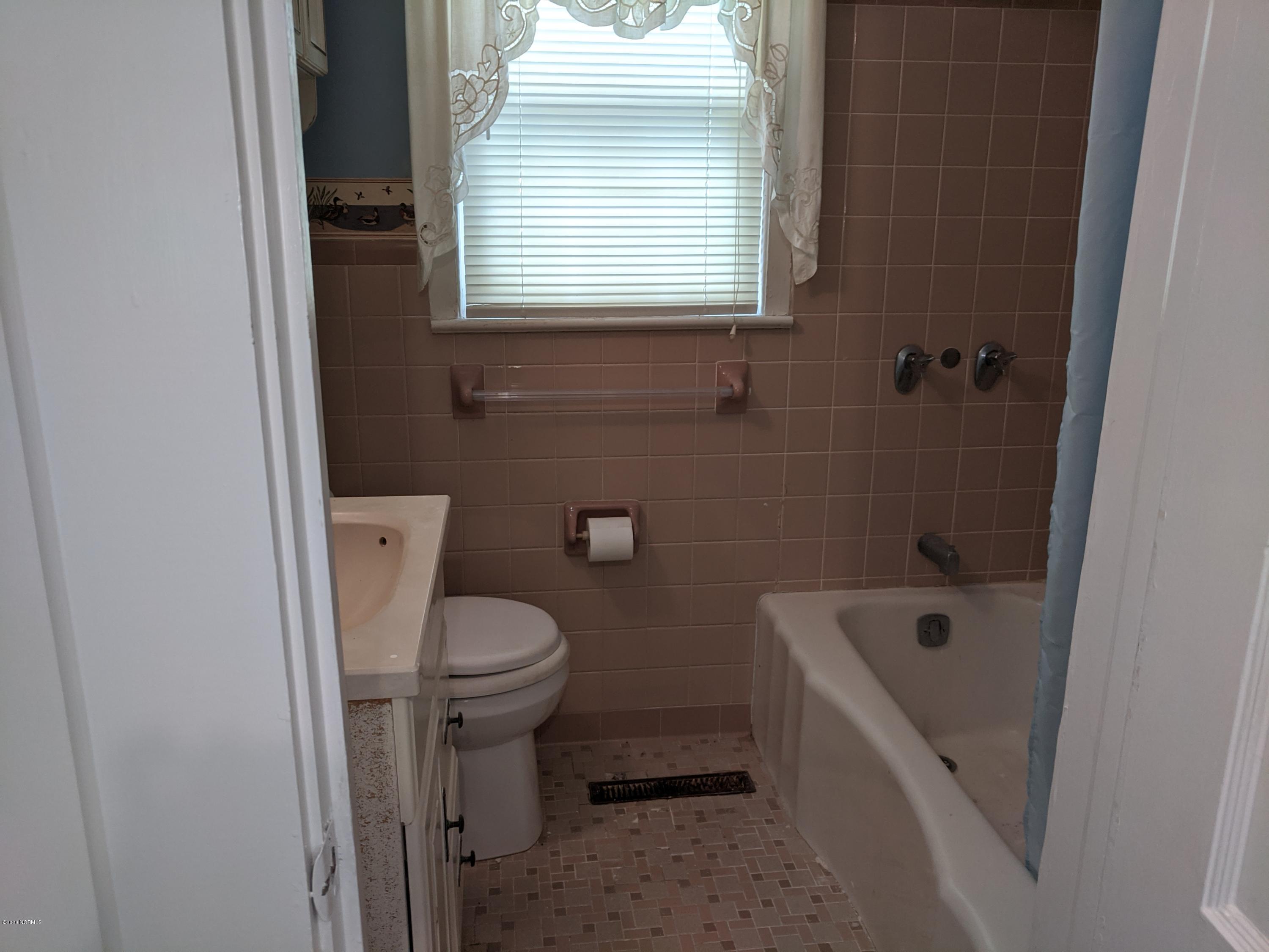 3902 Old Cherry Point Road New Bern, NC 28560 - Photo 12 of 21 3902 Old Cherry Point - bathroom 1