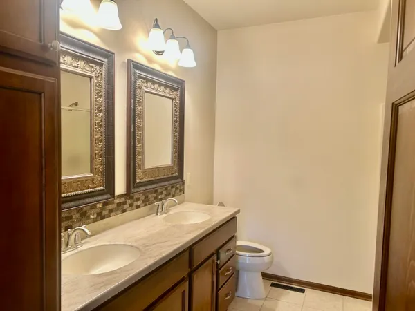 $525,000 | N53-w35231 Lighthouse Lane, Oconomowoc, WI 53066