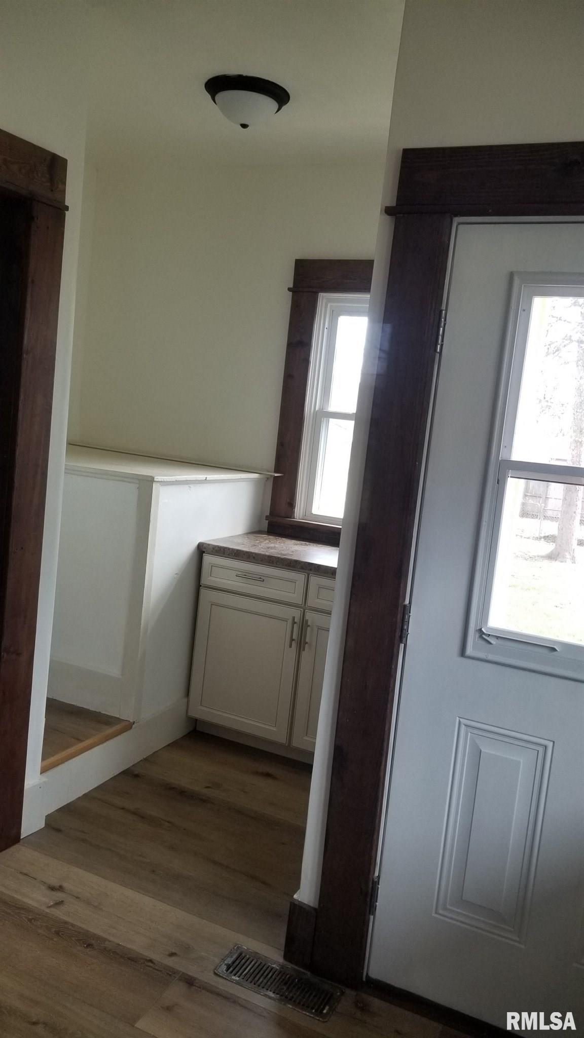 2226 South 10th Street Springfield, IL 62703 - Photo 3 of 22