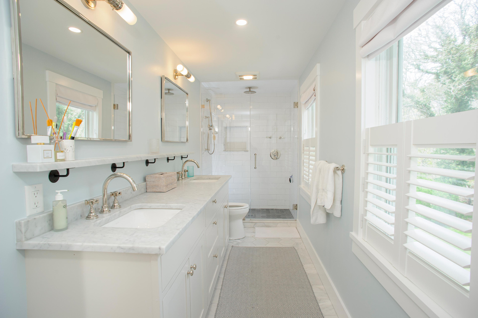31 North Street Edgartown, MA 02539 - Photo 36 of 49 a bathroom with a sink double vanity mirror and a bathtub