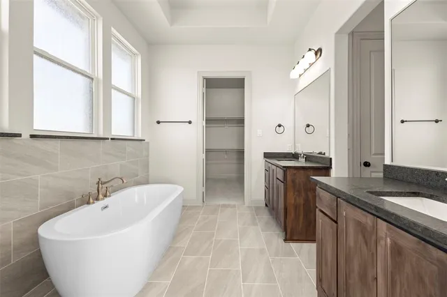 $714,900 | 137 Lila Lake Drive, Waxahachie, TX 75165