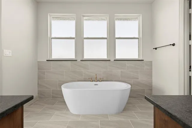 $714,900 | 137 Lila Lake Drive, Waxahachie, TX 75165