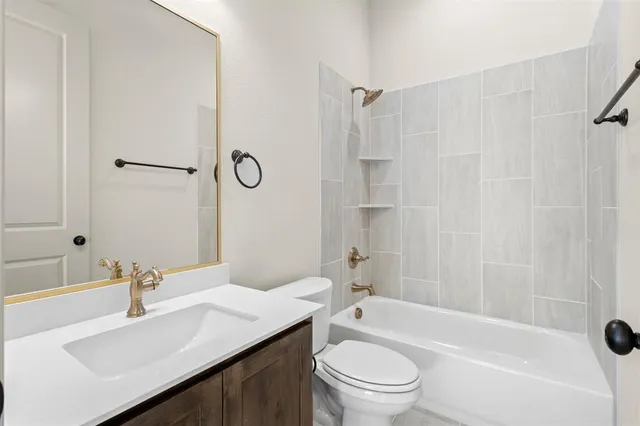 $714,900 | 137 Lila Lake Drive, Waxahachie, TX 75165