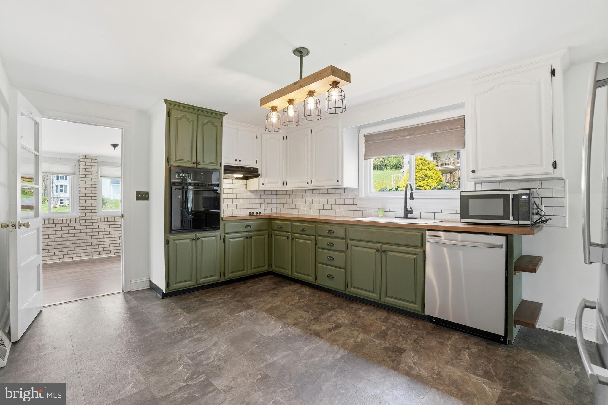 238 Kemp Road Barto, PA 19504 - Photo 11 of 68 Kitchen with Stainless steel appliances .