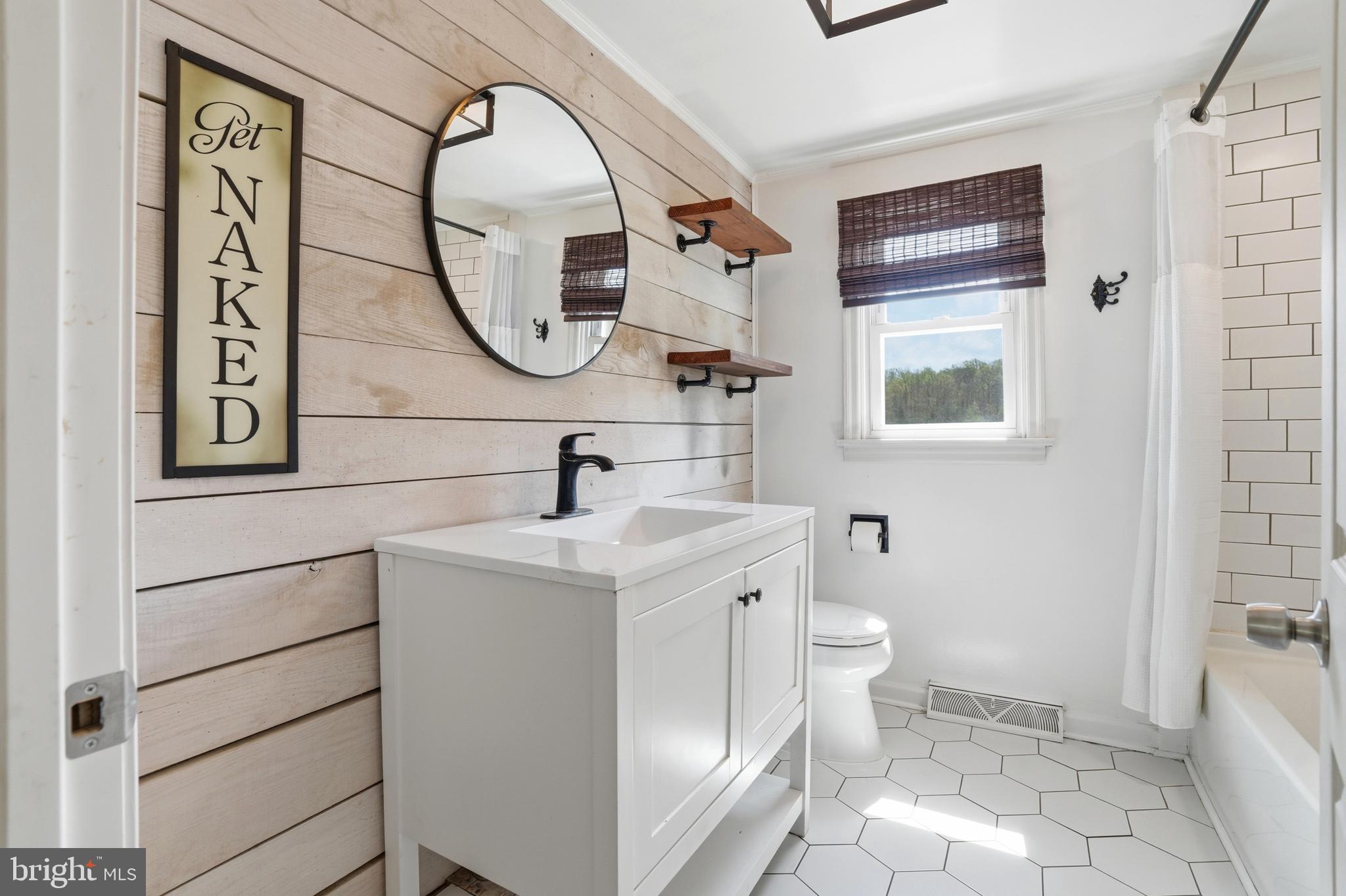 238 Kemp Road Barto, PA 19504 - Photo 20 of 68 Full hall bath Remodeled