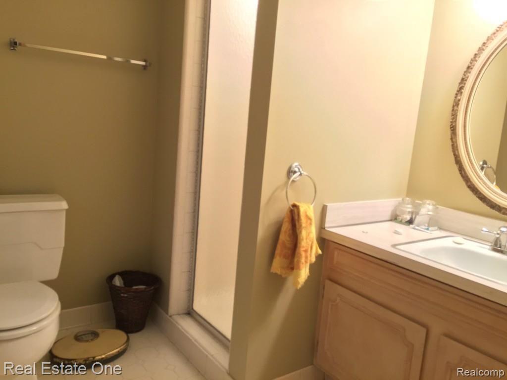 33789 Hunters Pointe Road Farmington Hills, MI 48331 - Photo 16 of 22
