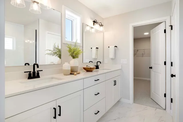 $579,600 | 5112 Airlake Drive, Woodbury, MN 55129