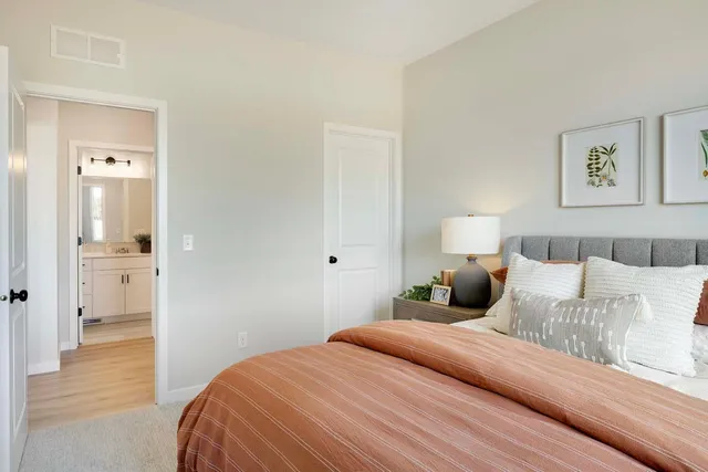 $579,600 | 5112 Airlake Drive, Woodbury, MN 55129