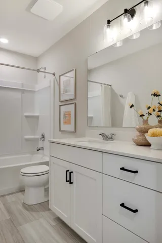 $579,600 | 5112 Airlake Drive, Woodbury, MN 55129