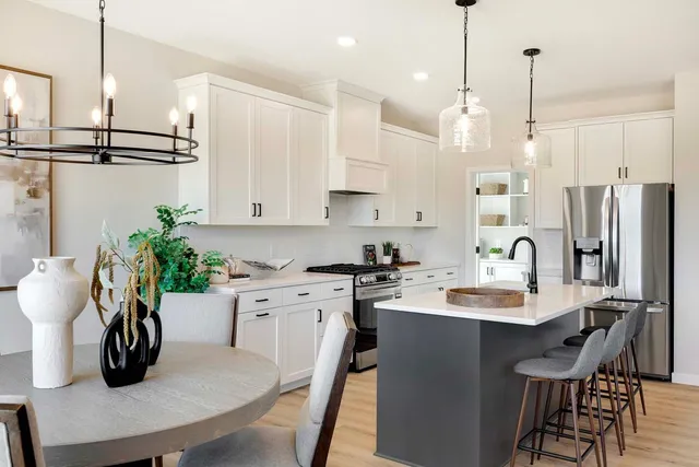 $579,600 | 5112 Airlake Drive, Woodbury, MN 55129