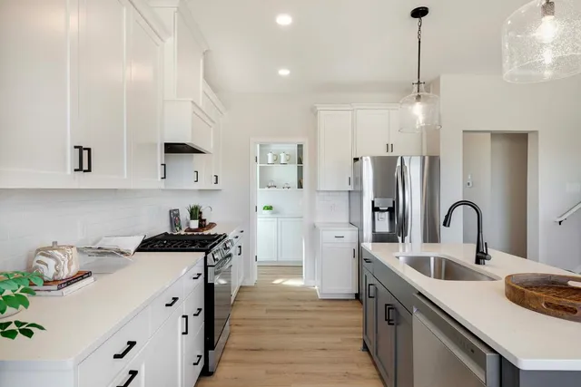 $579,600 | 5112 Airlake Drive, Woodbury, MN 55129