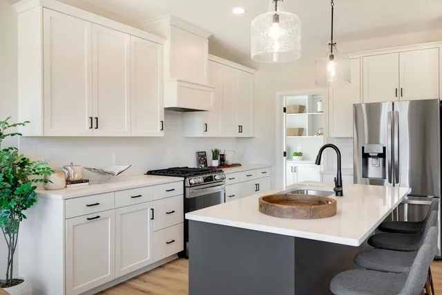 $579,600 | 5112 Airlake Drive, Woodbury, MN 55129