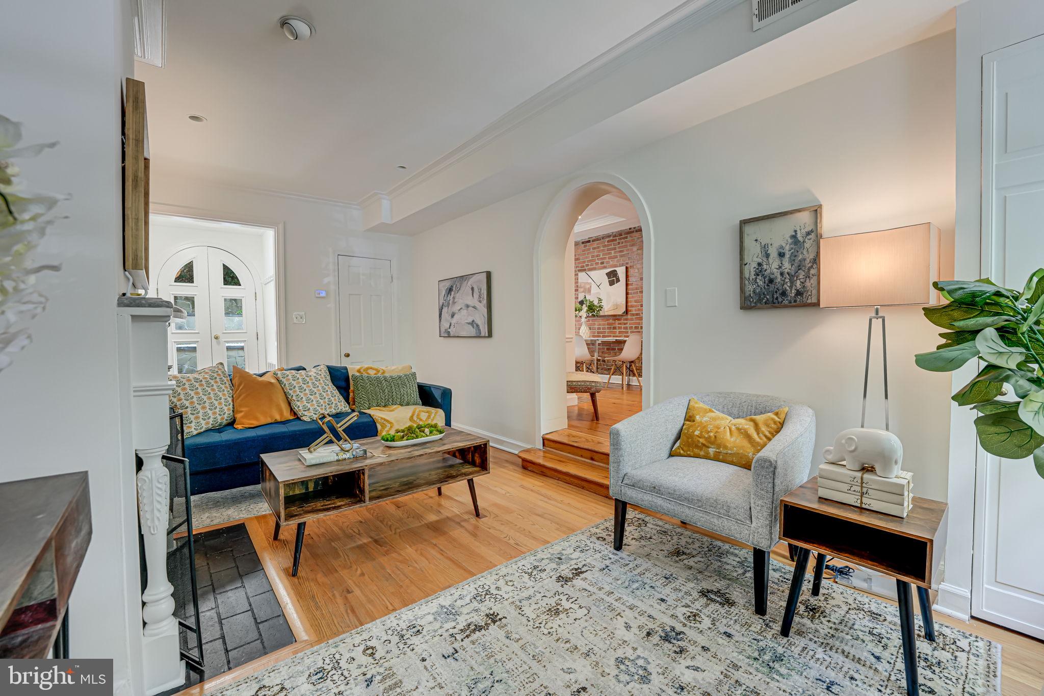 1320 27th Street Northwest Washington, DC 20007 - Photo 4 of 33 Living Room